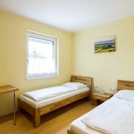 Hoessl Hotel *