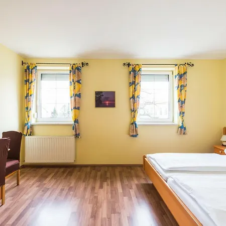Hoessl * Brunn am Gebirge