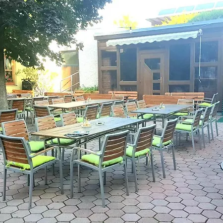 Hoessl Hotel *